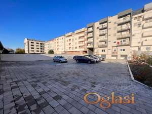 Izdajem parking – Petrovaradin, 5-10 min od Železničke stanice, Video nadzor i rampa