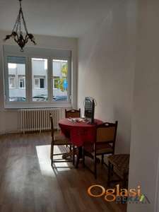  DELIMIČNO NAMEŠTEN RENOVIRAN JEDNOIPOSOBAN STAN KOD DUNAVSKOG PARKA