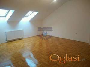 Odličan trosoban stan na Klisi.