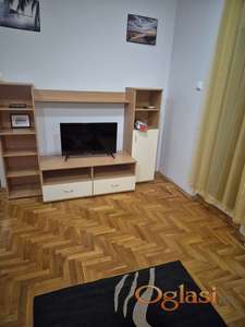 NAMEŠTEN DVOSOBAN STAN NA BULEVARU EVROPE KOD HOTELA SHERATON 350 EVRA
