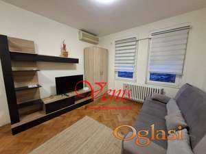 CENTAR  36 m2 ul. Šafarikova 400 Evra USELJIV ID#2671