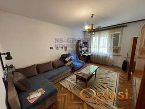 Prodaje se komforan trosoban stan u centru Novog Sada