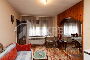 Trospratna  kuća  u  Durlanu, odlična  lokacija, 300 m2, na  placu  od  373 m2