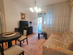 Namešten noviji jednoiposoban stan 34m2 - Detelinara