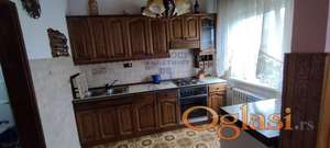 Spratna kuca u centru Veternika!