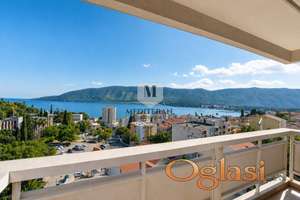 Herceg Novi – Topla2,trosoban stan površine 94m2 sa panoramskim pogledom na more.