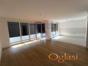 Fantastican petosobni stan