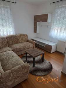 Odlican namesten funkcionalan stan