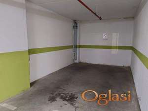 Izdajem parking mesto