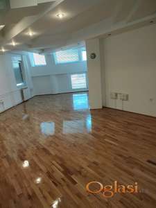 Poslovni prostor u centru 2000e