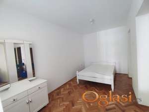 Dvosoban stan u blizini železničke stanice