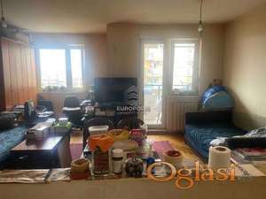 Na prodaju porodičan stan na izuzetno traženoj lokaciji! ID#9243