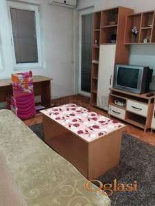 Izdaje se stan u blizini Saborne crkve