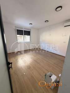 Izdaje se poslovni prostor u centru, 100 m2