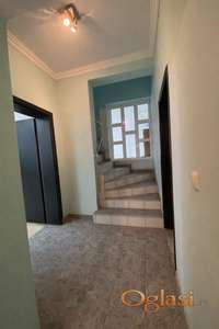 Višenamenski poslovni prostor-Petrovaradin-300m2