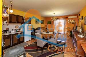 Kuća  u  nizu, nas. B.Bjegović, 300 m2, na  placu  od  209 m2