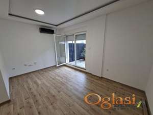 NOVA GARSONJERA SA DVORIŠTEM, TELEP