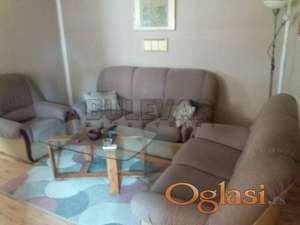 Izdaje se stan u kući u Voždovoj ulici