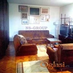 Izdaje se prostran dvoiposoban stan površine 71m² na Novom naselju.