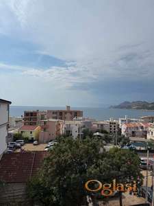 Dvosoban stan s garažom u Dobrim Vodama - legalno