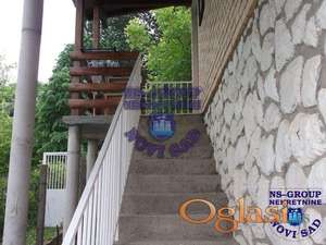 Lepa trospratna kuca na Popovici