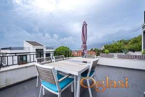 Dvosoban stan u Tivtu – 175.000 eura. Bazen