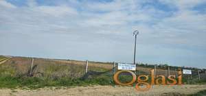 Prodajem plac u Futogu glavni put