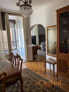 Blok 28, top lokacija, izuzetno lep svetao stan