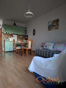  KOMPLETNO NAMEŠTEN DVOIPOSOBAN STAN SA GARAŽOM, PET FRIENDLY&nbsp; - CENTAR 