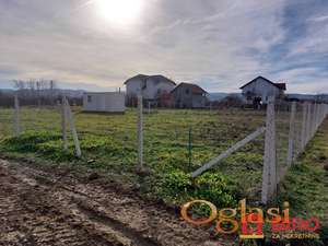 **NA PRODAJU PLAC U VETERNIKU-GRADJEVINSKA ZONA**