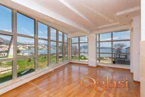 Dvosoban stan na obali mora, 126m2, Igalo, Herceg Novi
