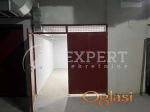 Izdaje se garažno mesto u Panteleju, 28m2