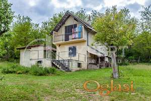 Vikendica sa placem 30 ari,  Malča