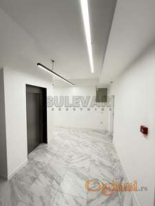 Izdaje se poslovni prostor kod parka Čair, 60m2