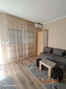 Izdajem nameštenu garsonjeru na Adicama