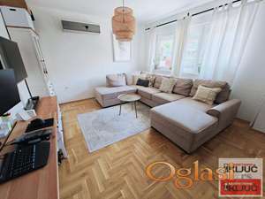 KOD SOMBORSKOG BULEVARA, 68m2, Trosoban, Namešten, Parking