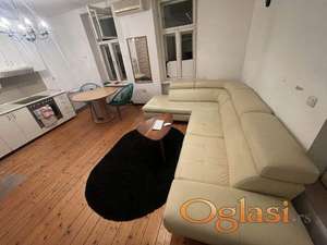 Prodaje se kuća na izuzetno traženoj i mirnoj lokaciji u Petrovaradinu. Ivona 065/4019279