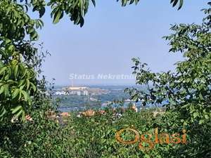 Fruška Gora-Liparije-Skromna Vikendica 30 m2 na Osunčanom Placu od 2500 m2 sa Voćnjakom i Pogledom-065/385 8880