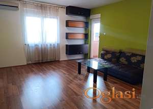 Izdaje se prostran trosoban stan na Bulevaru oslobođenja, površine 78m²