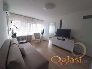 <p>KOMPLETNO RENOVIRAN I NAMEŠTEN JEDNOSOBAN STAN U STAROM GRADU, CENTAR