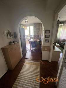 Održavan klasičan dvosoban stan na dobroj lokaciji