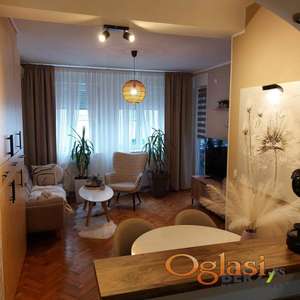 LEPO NAMEŠTEN JEDNOIPOSOBAN STAN SA PARKING MESTOM, PET FRIENDLY - GRBAVICI