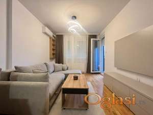 Nov i kompletno opremljen dvosoban stan - Square Garden