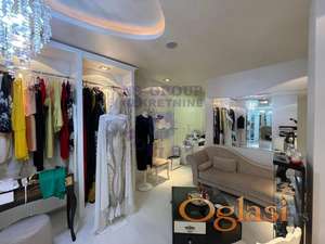 Lokal u modernoj zgradi na Bulevaru!