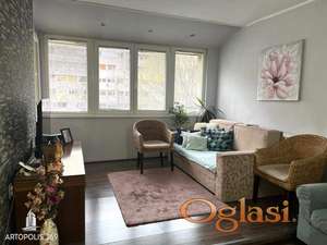 Renoviran, okrenut ka parku, dvostran i svetao ID#1113