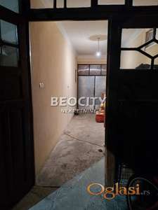 Ruma, Centar, Vrdnička, 5.5, 300m2 Ekskluzivna prodaja - kuća u centru sa tri stana