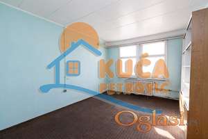 Izdaje se poslovna zgrada 837m2, na periferiji Niša