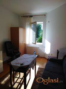 Izdajem garsonjeru na Bulevaru