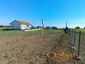 Za izdavanje plac,7.5a,Surčin,u blizini auto puta,petlja Jakovo