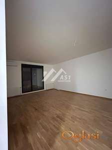 Izdajem Četvorosoban stan na Bul. oslobodjenja,sa Parkingom Novogragradnja ID#3558